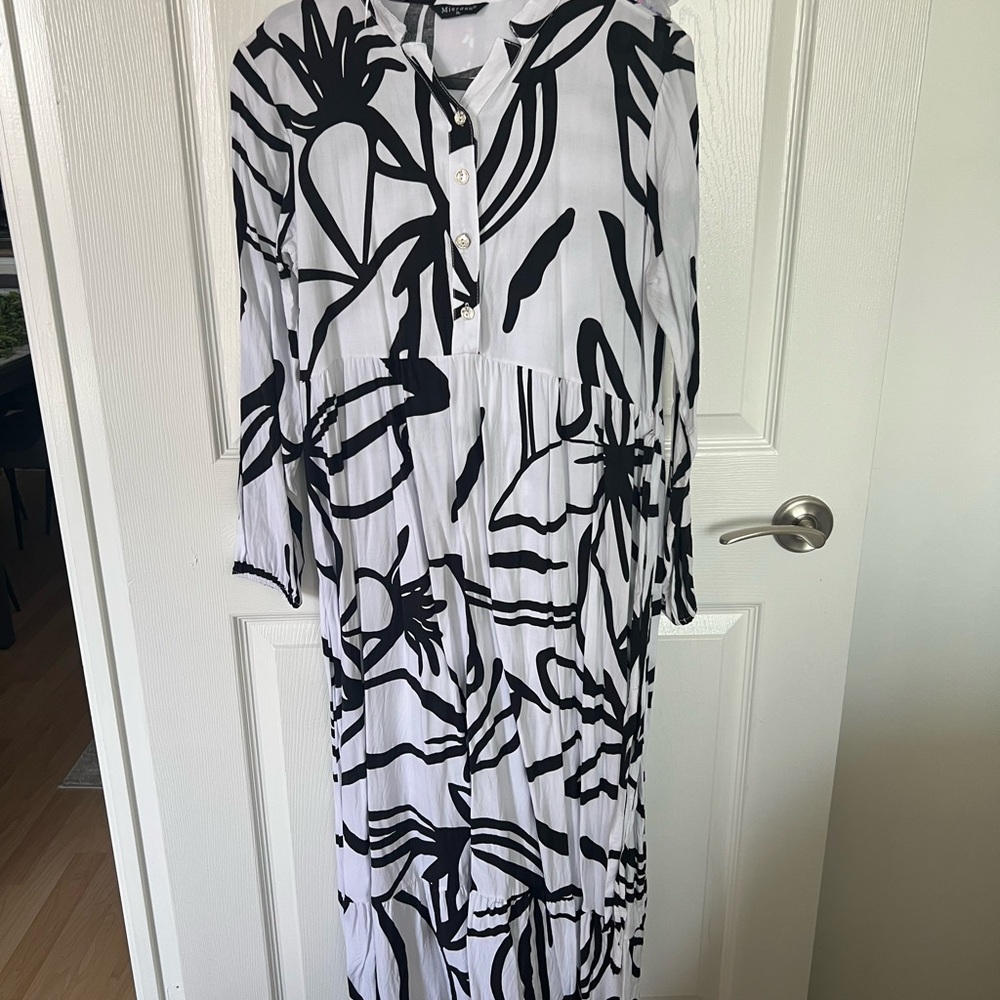 Black and White Floral Long Sleeve Dress